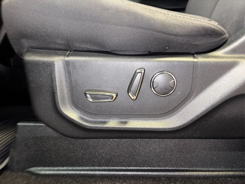 Used 2018 Shadow Black Ford XLT image 32