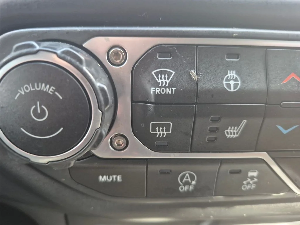 Used 2023 White Jeep Sahara image 16