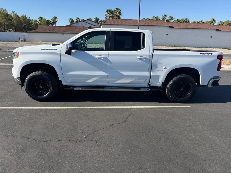 Used 2023 Summit White Chevrolet LT image 6