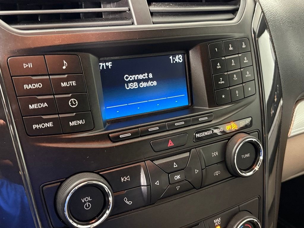 Used 2018 Silver Ford Base image 25