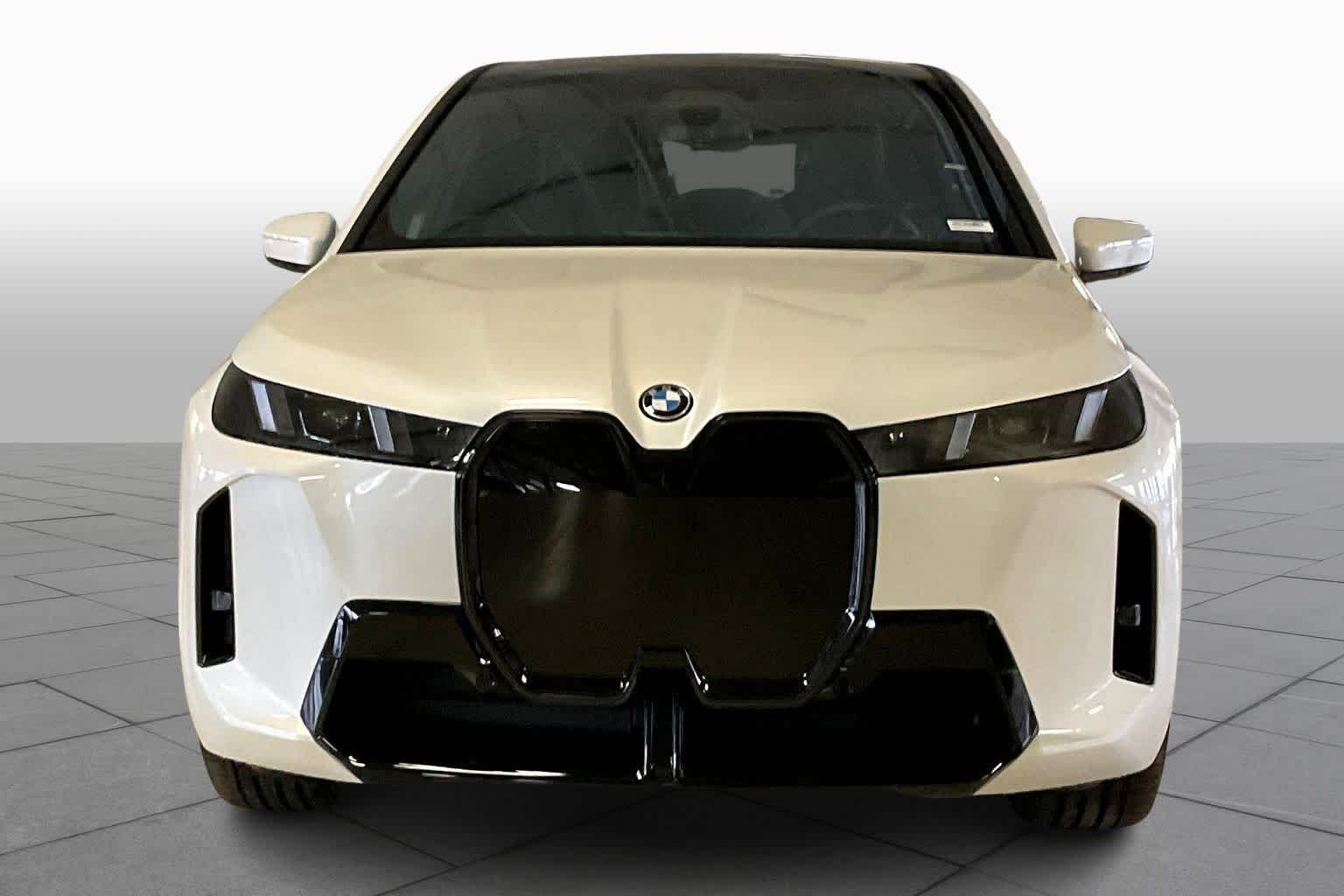 Used 2026 Mineral White Metallic BMW xDrive60 image 3