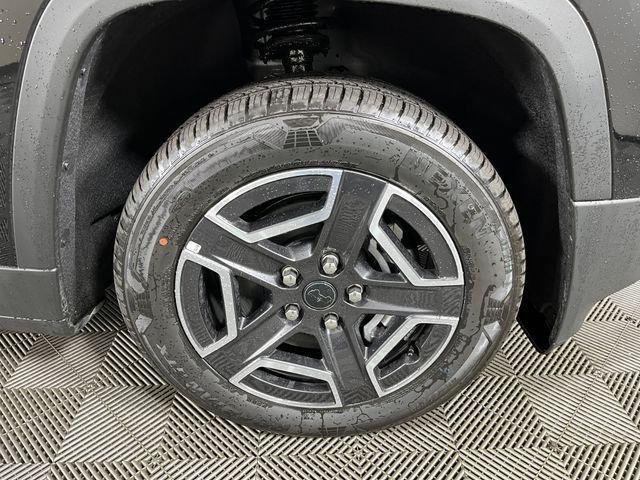 New 2026 Diamond Black Crystal Pearl-Coat Exterior Paint Jeep Limited image 31