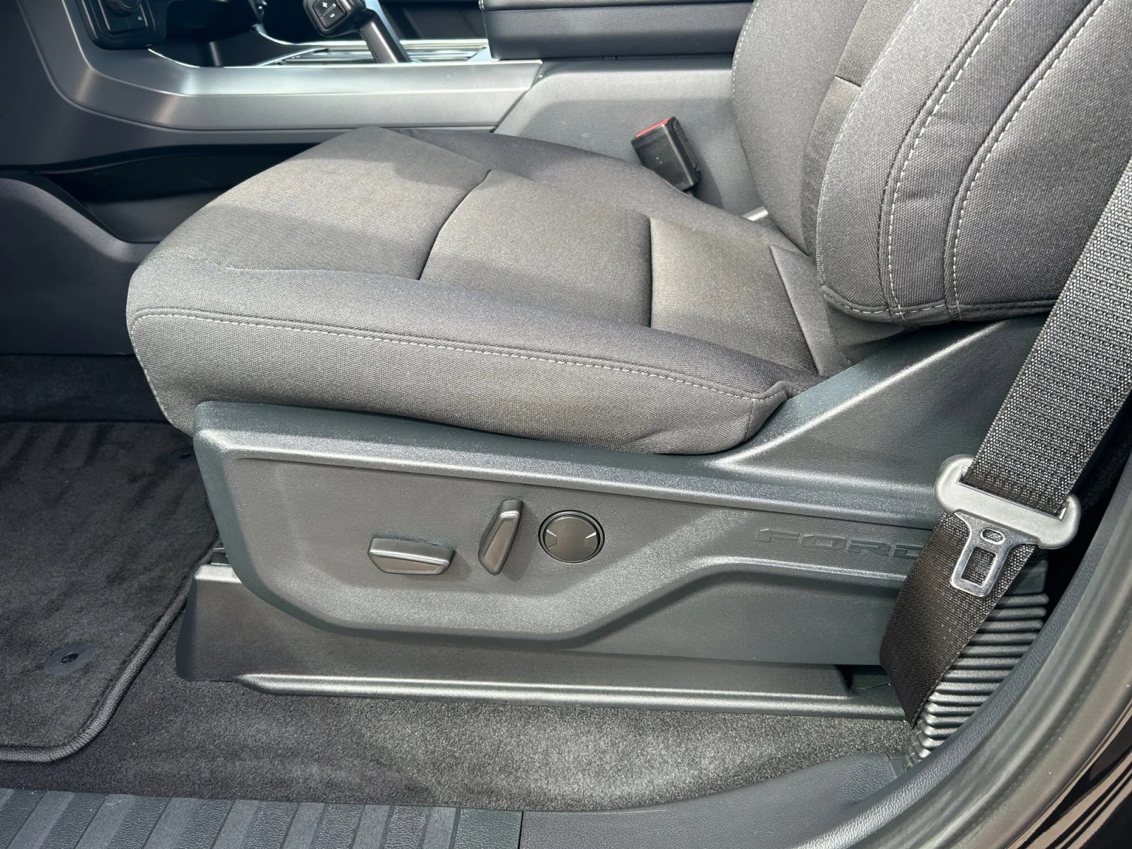 New 2026 Agate Black Metallic Ford XLT image 15