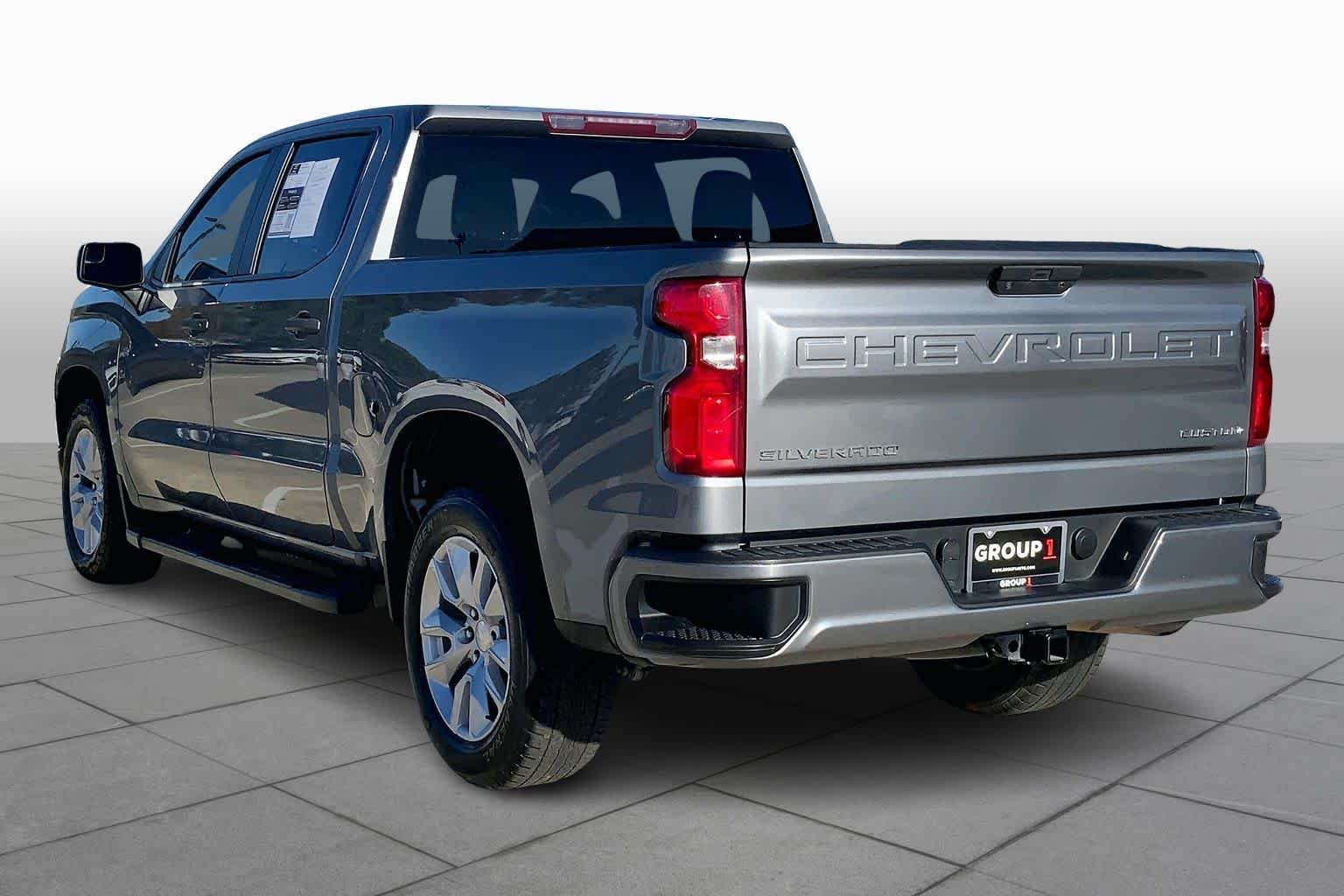 Used 2022 Satin Steel Metallic Chevrolet Custom image 11
