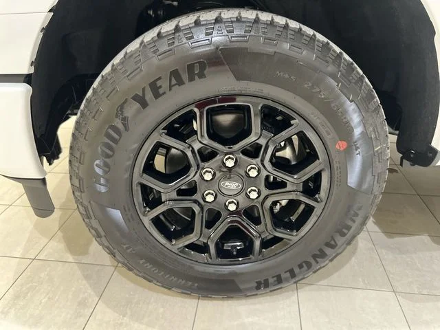New 2026 Oxford White Ford XLT image 27
