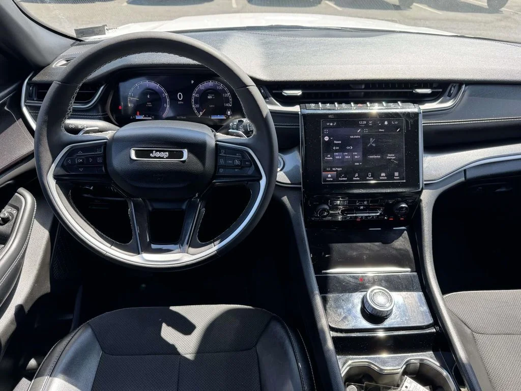 Used 2023 White/off-white Jeep Altitude X image 15