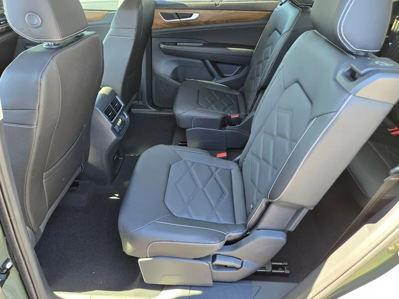 New 2026 Green Volkswagen 2.0T SE w/Technology image 7