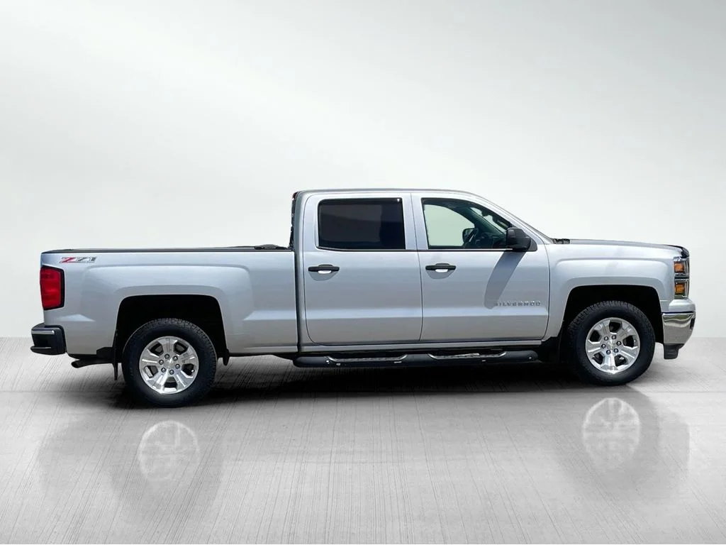 Used 2014 Silver Ice Metallic Chevrolet LT image 2