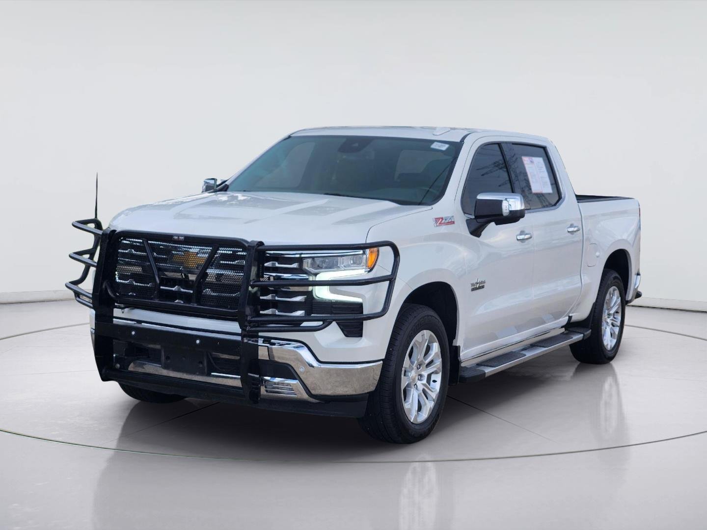 Used 2023 Iridescent Pearl Tricoat CHEVROLET LTZ image 3