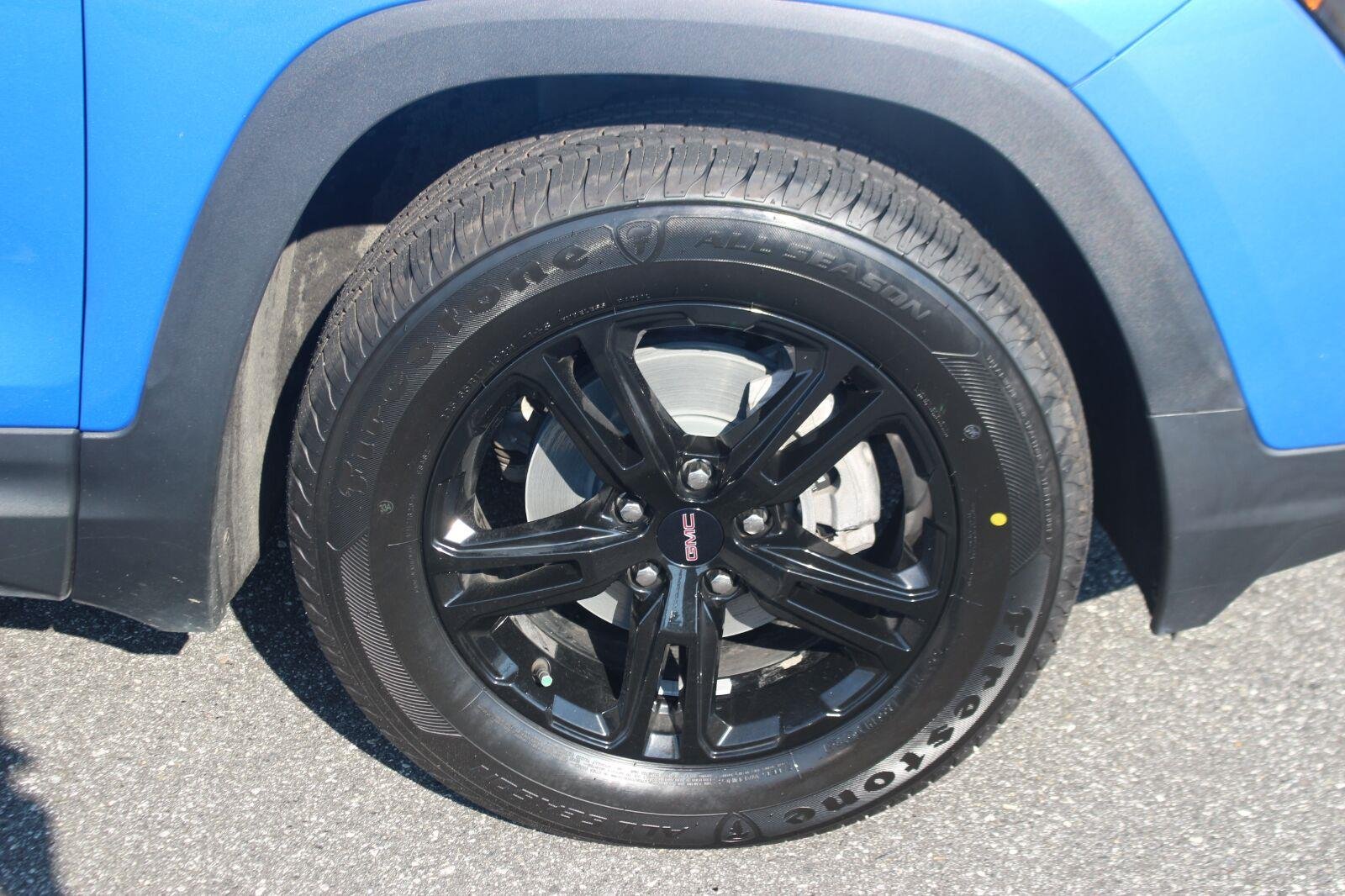 Used 2024 Riptide Metallic GMC AT4 image 39