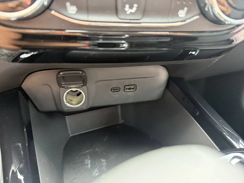 Used 2025 Summit White Chevrolet 2RS image 41