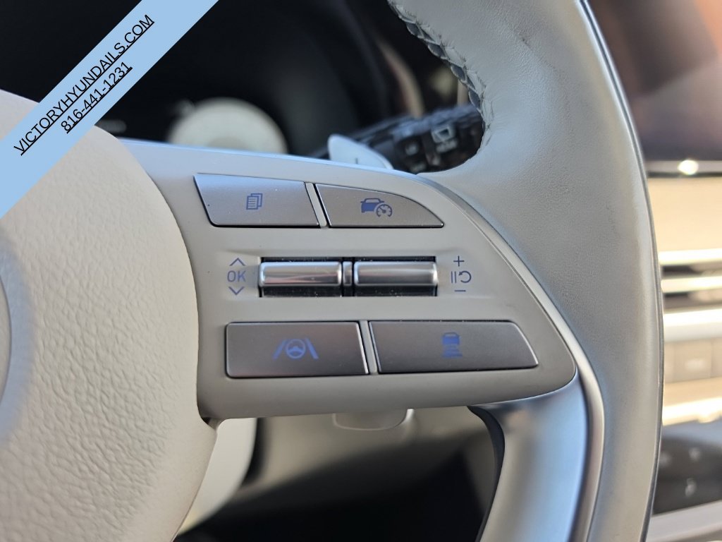 Used 2025 White Hyundai Calligraphy image 24