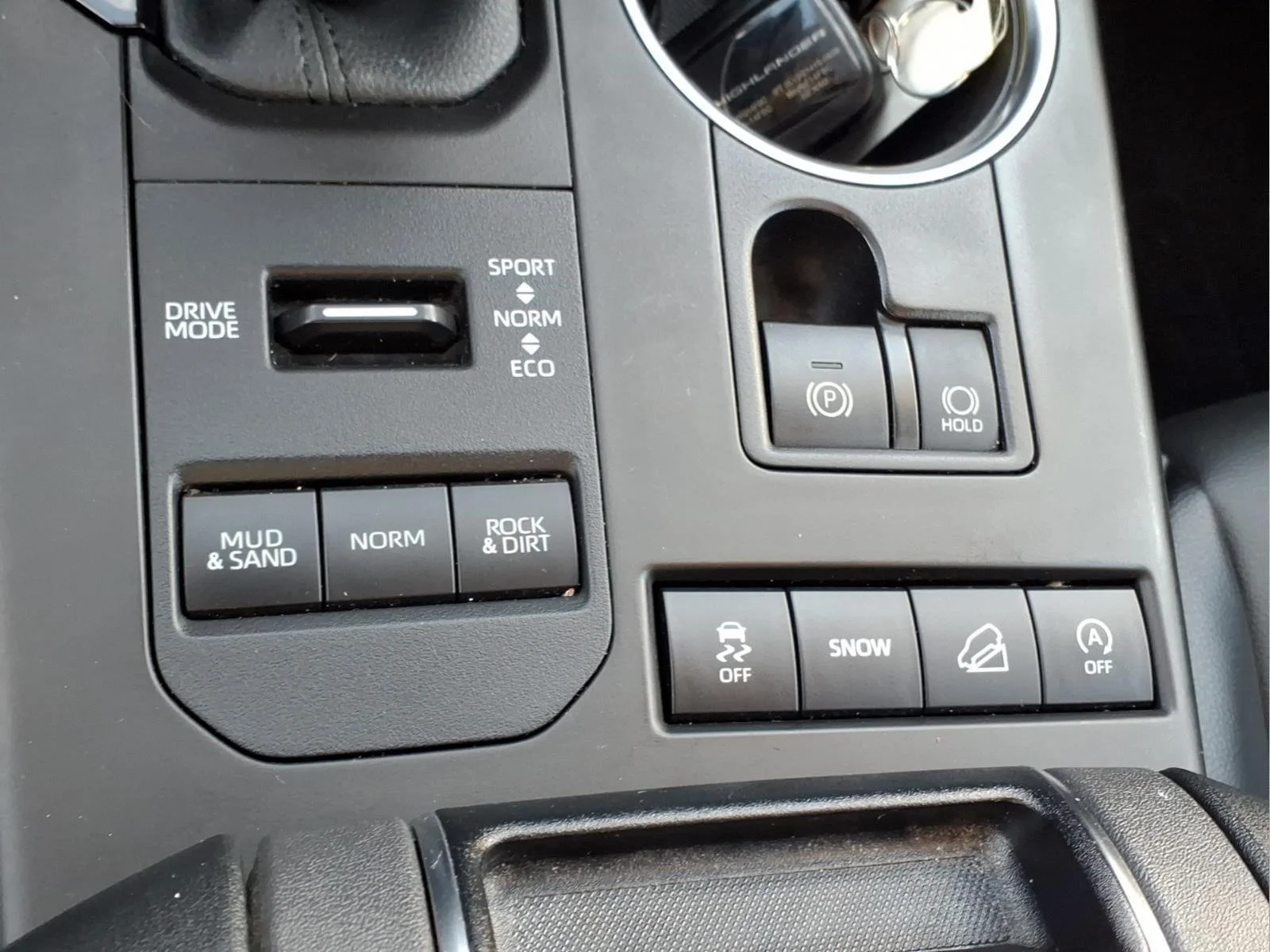 Certified Used 2022  Toyota XLE image 17