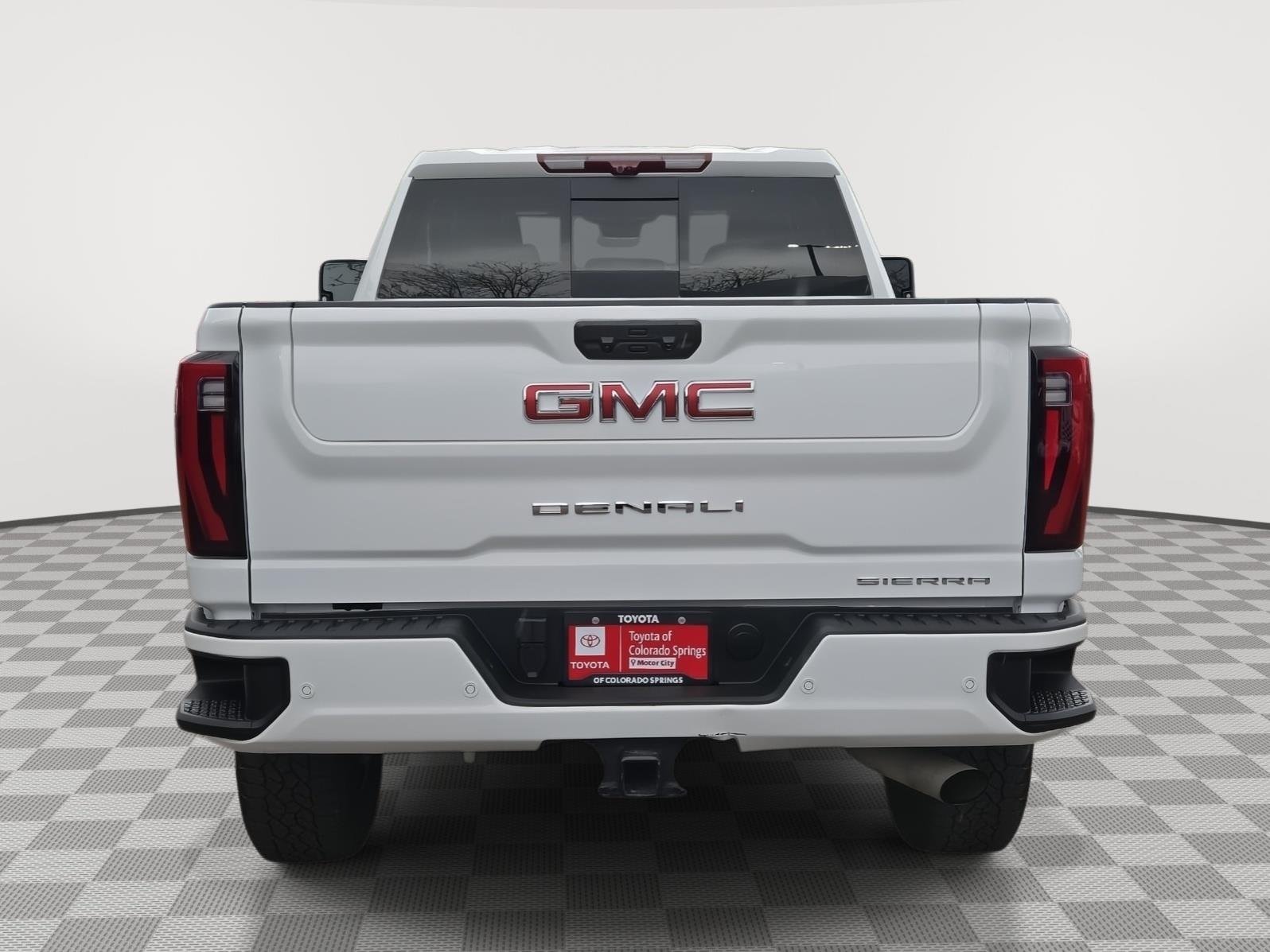 Used 2025 Summit White GMC Denali image 8