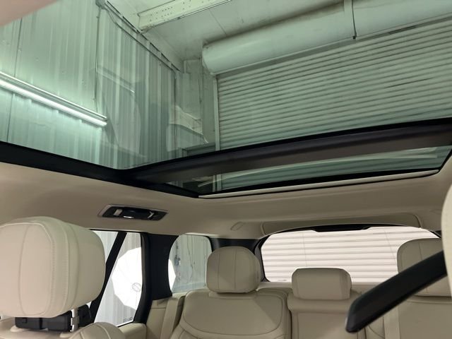 New 2026 Fuji White Land Rover SE image 40