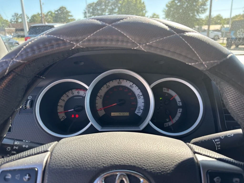 Used 2013 White Toyota Base image 23