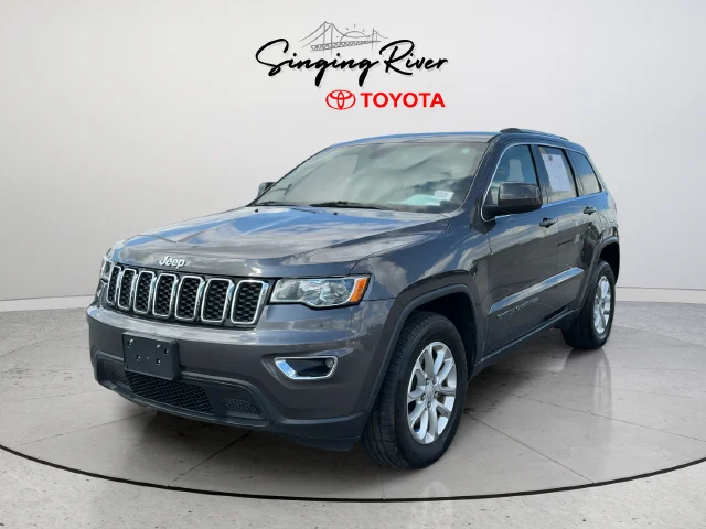 Used 2021 Gray Jeep Laredo E image 3