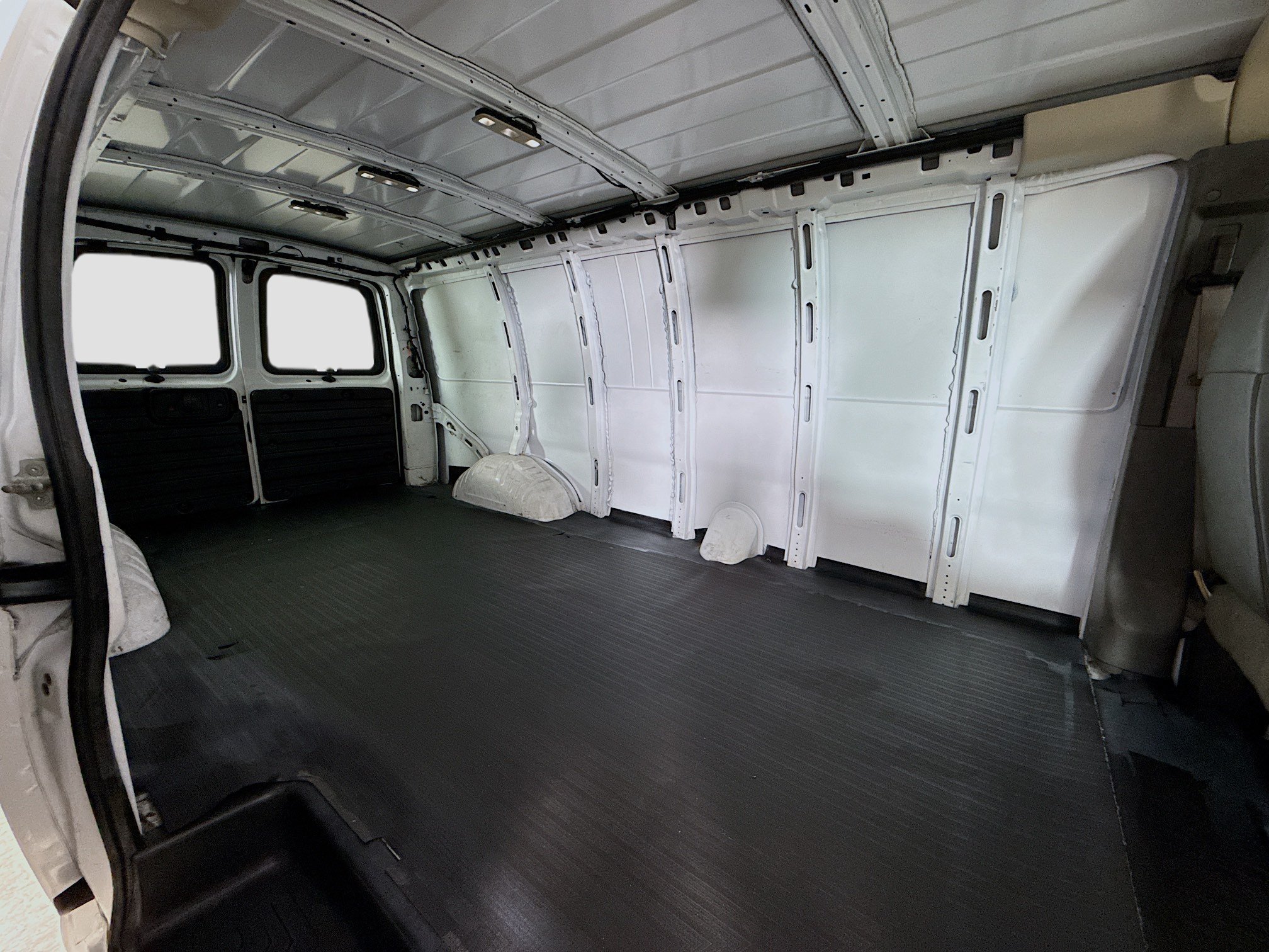Used 2020 Summit White Chevrolet WT image 25