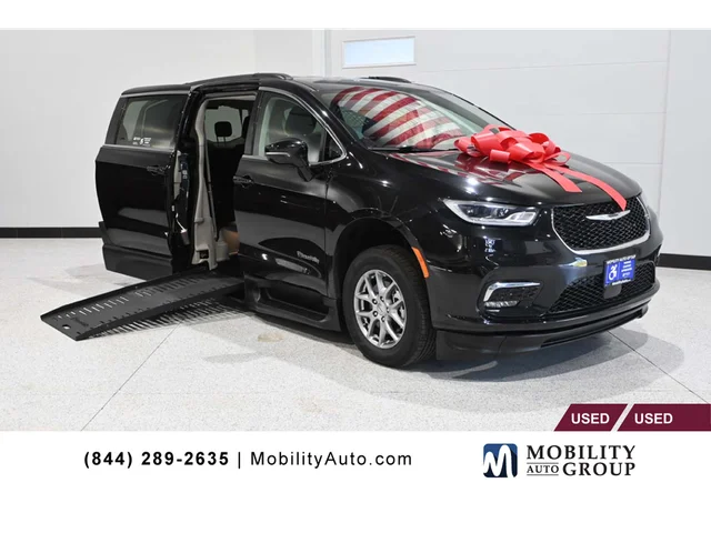 2021 Chrysler Pacifica Touring Mobility Handicap Van