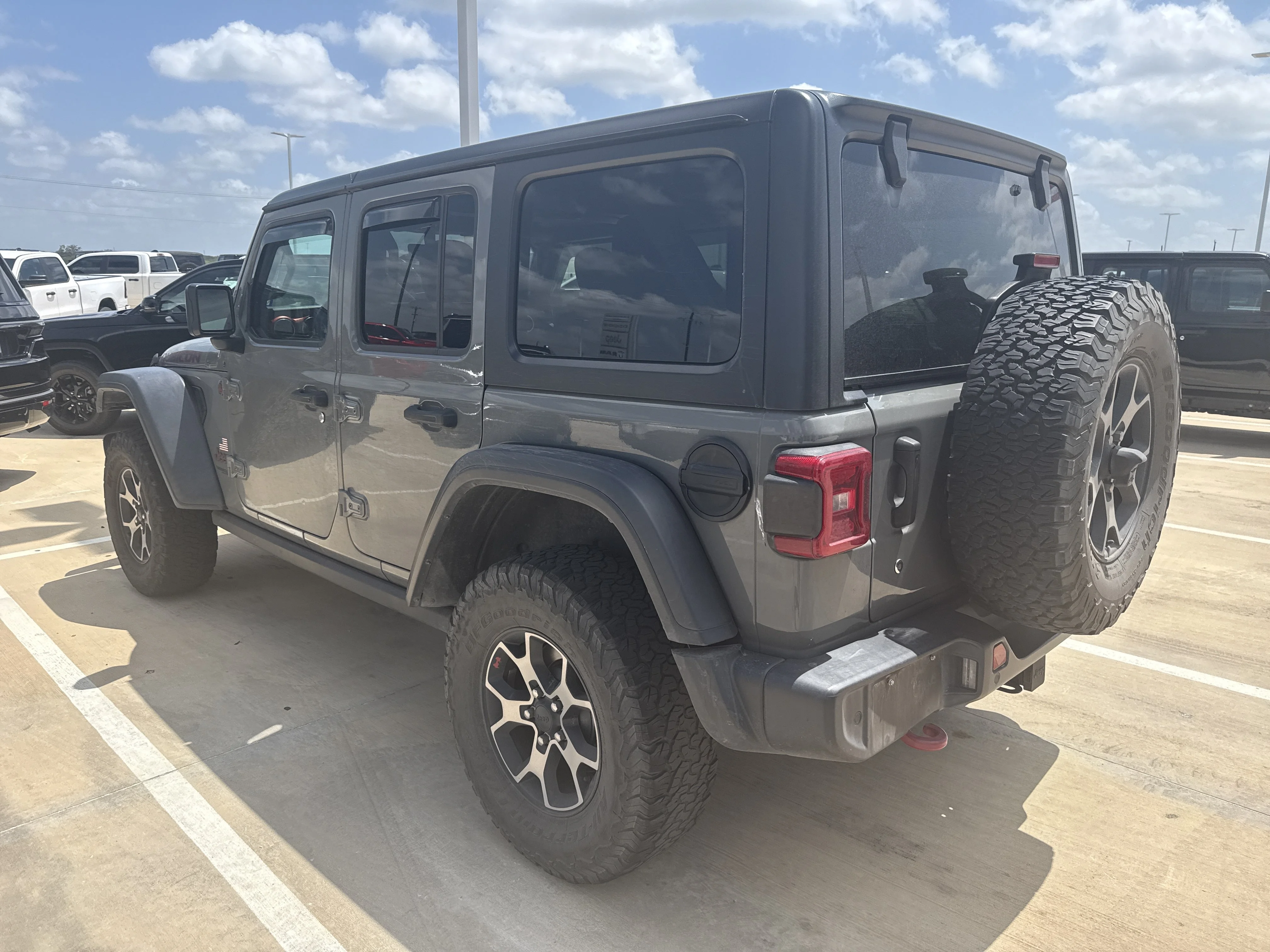 Used 2018 Gray Jeep Unlimited Rubicon image 4