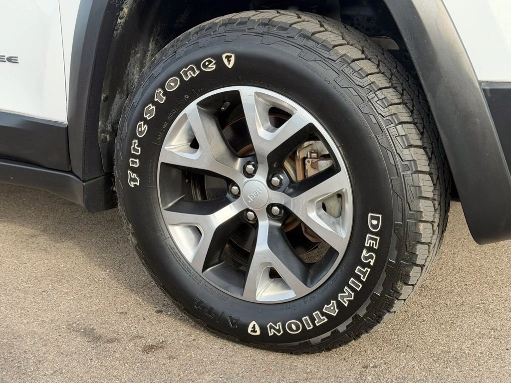 Used 2017 White Jeep Trailhawk image 21