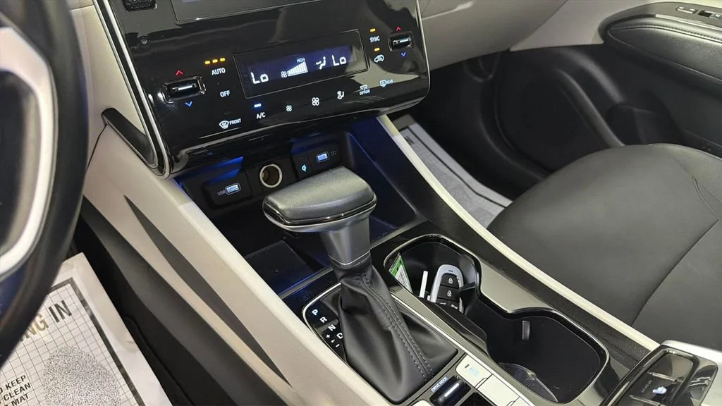 Used 2022  Hyundai SEL image 22