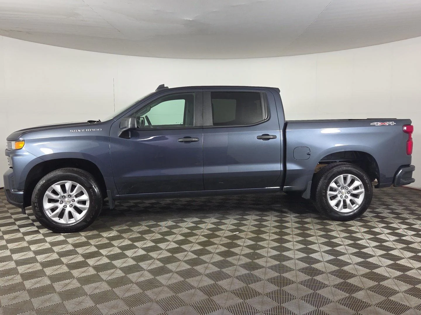 Used 2021 Shadow Gray Metallic Chevrolet Custom image 23
