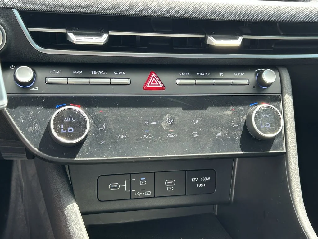 Used 2024 Black Hyundai SEL image 27