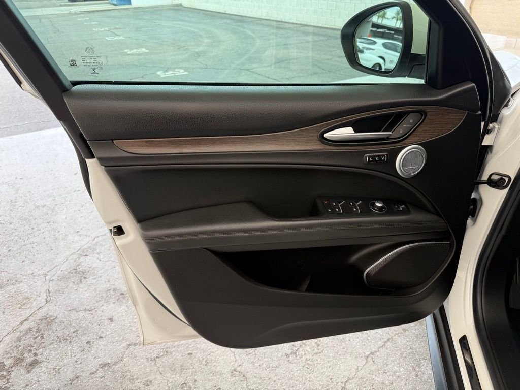 Used 2018 White Alfa Romeo Ti image 25