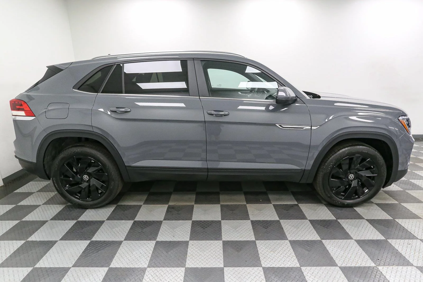 New 2026 Pure Gray Volkswagen 2.0T SE w/Technology image 7