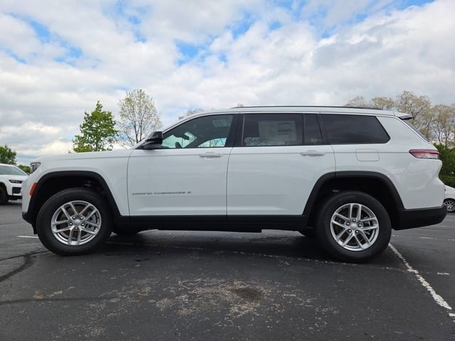 New 2026 Bright White Clear-Coat Exterior Paint Jeep Laredo image 24