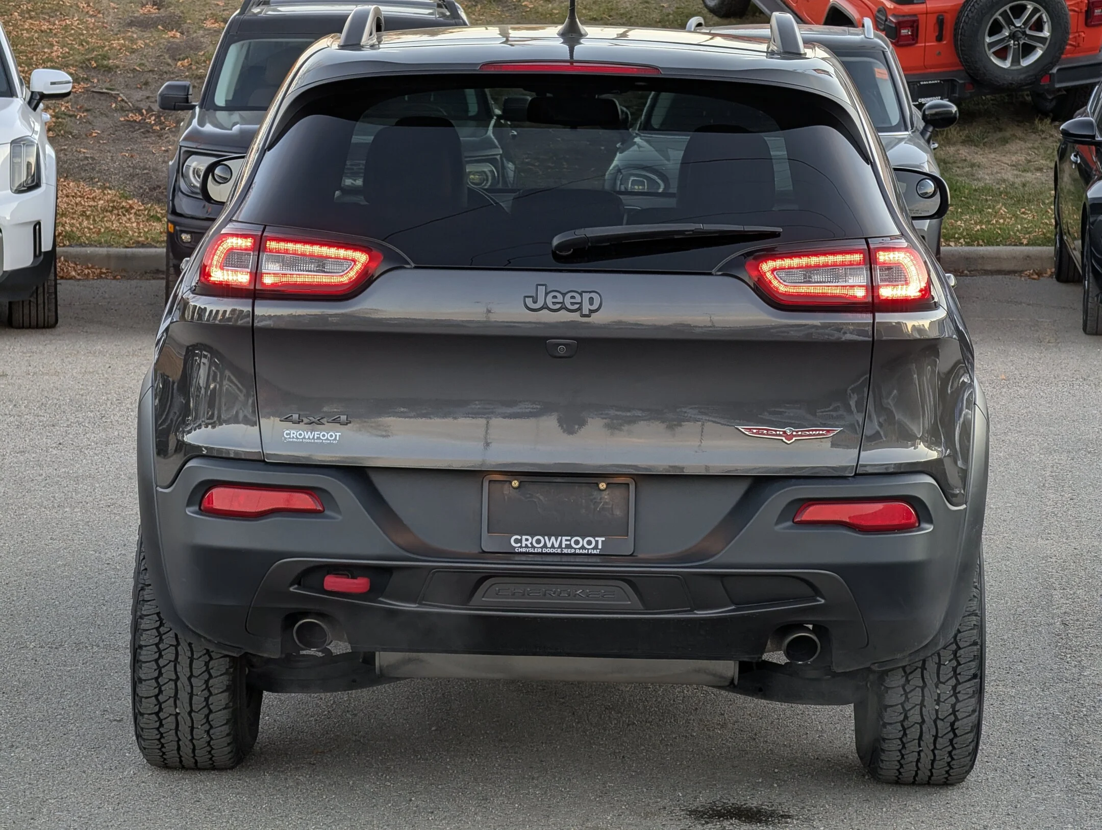 Used 2017 Grey Jeep Trailhawk - Leather - Uconnect 8.4 Touchscree - 4WD 4dr Trailhawk image 7