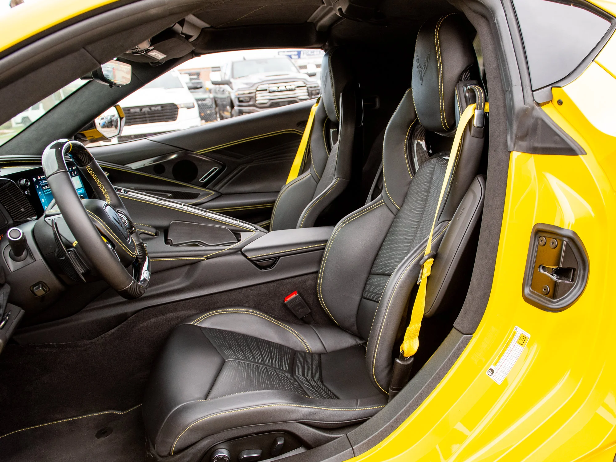 Used 2025 Yellow Chevrolet Z06 3LZ*, 670HP, Front Lift, Carbon Fibre Interior image 2