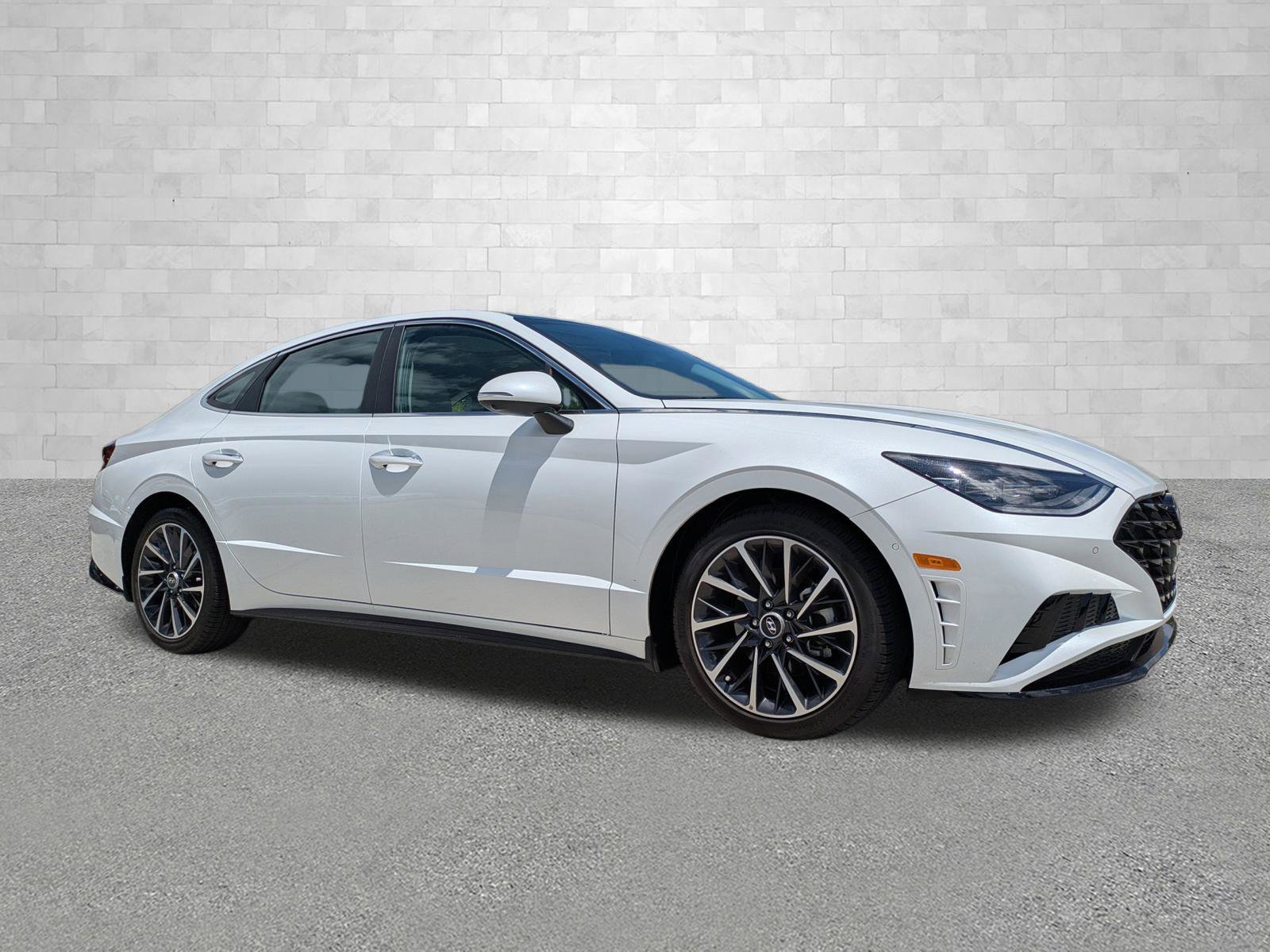 2022 Hyundai Sonata Limited 1.6T's photo