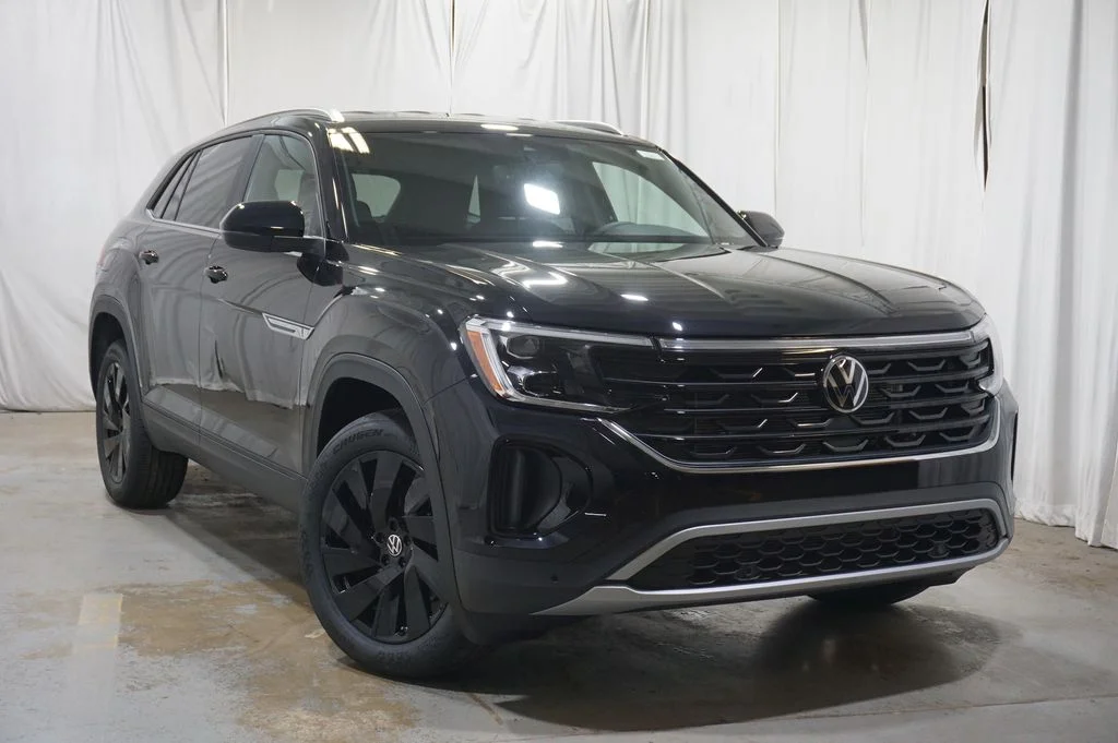 New 2026 Black Volkswagen 2.0T SE w/Technology image 3