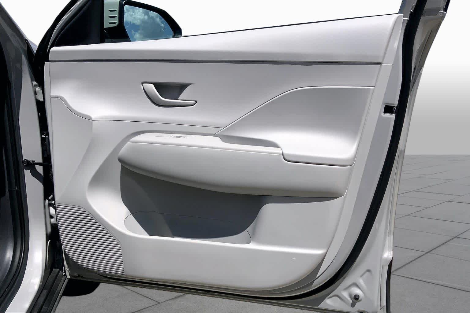 Used 2025 Cyber Gray Metallic Hyundai SEL image 22