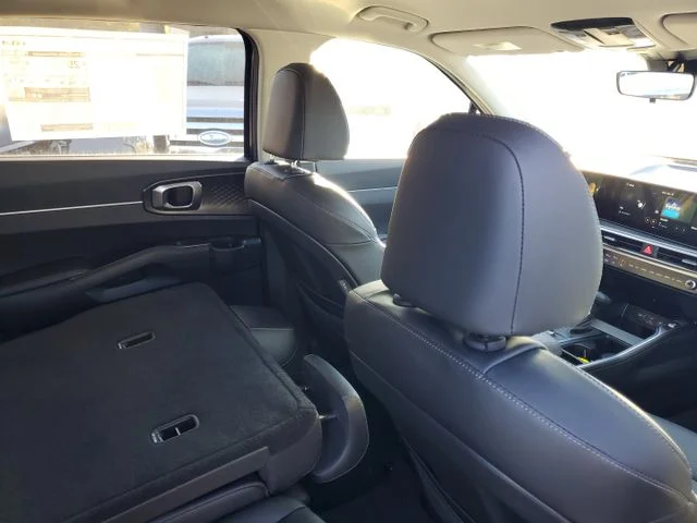2025 Kia Sorento S - Photo 29