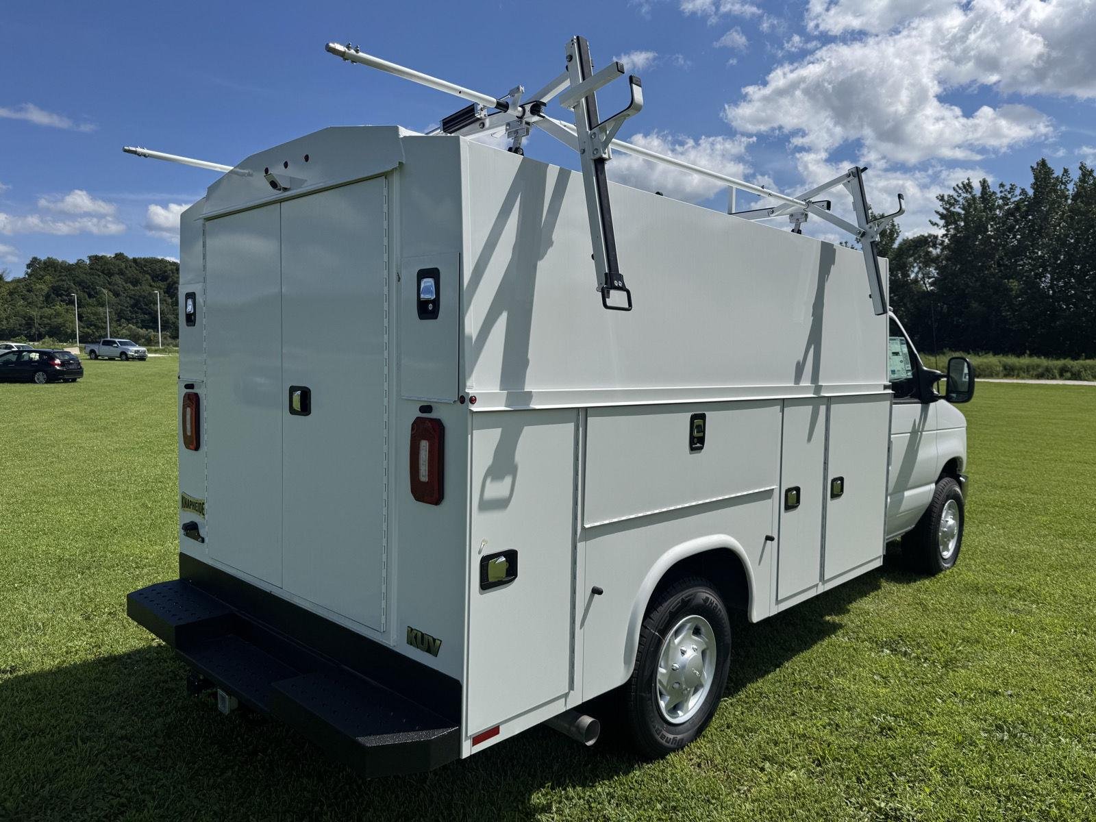 New 2027 Oxford White Ford E-350 SRW image 11