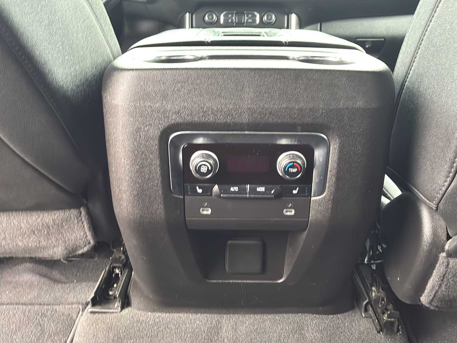 2024 Chevrolet Suburban Z71 - Photo 24