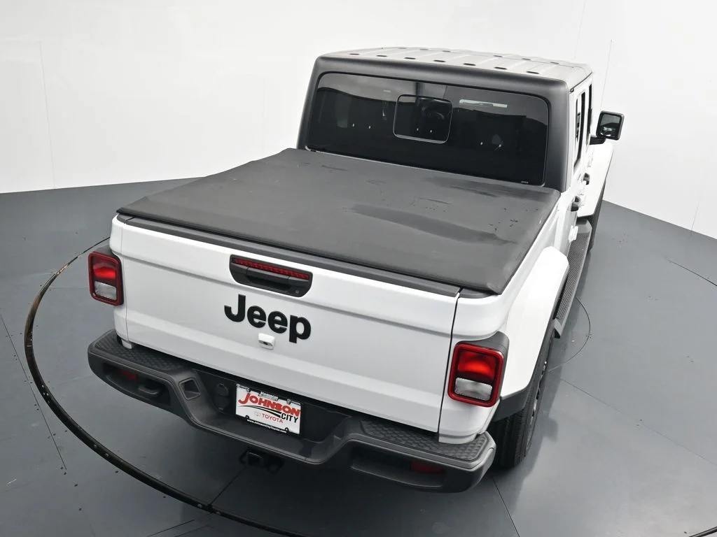 Used 2022 White Jeep Sport image 31