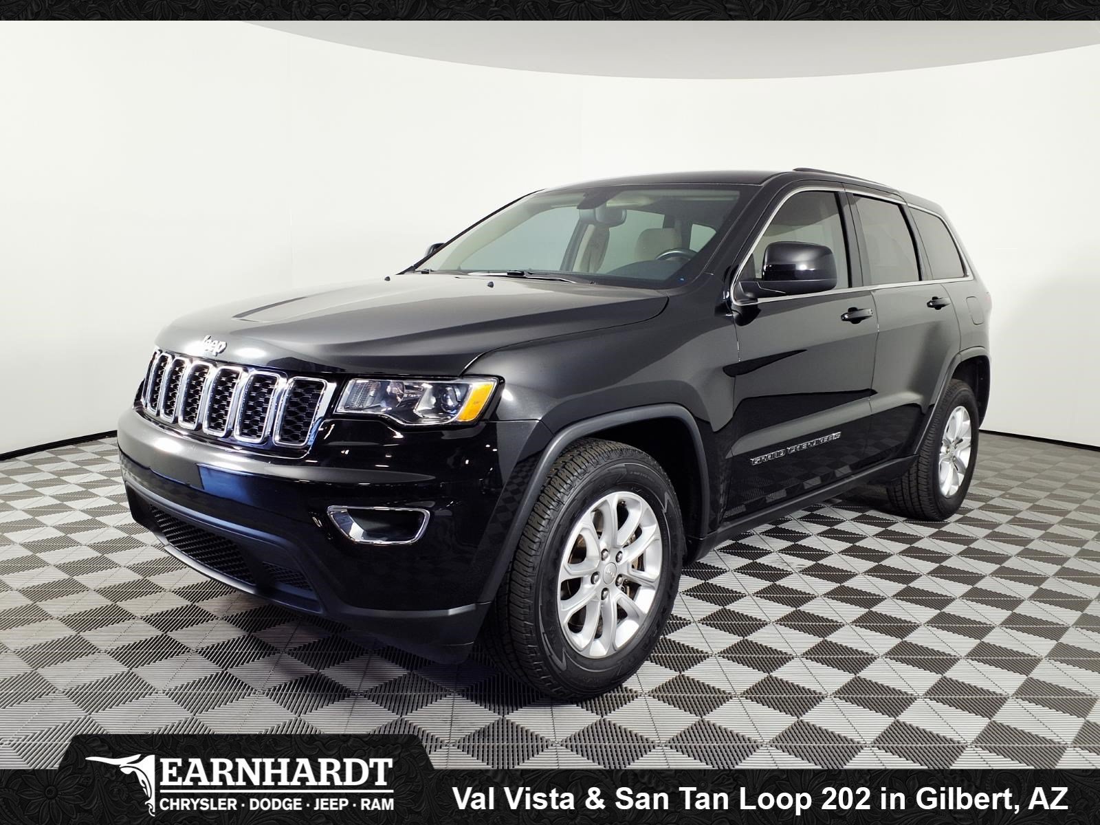 Certified Used 2022 Diamond Black Crystal Pearlcoat Jeep Laredo E image 1