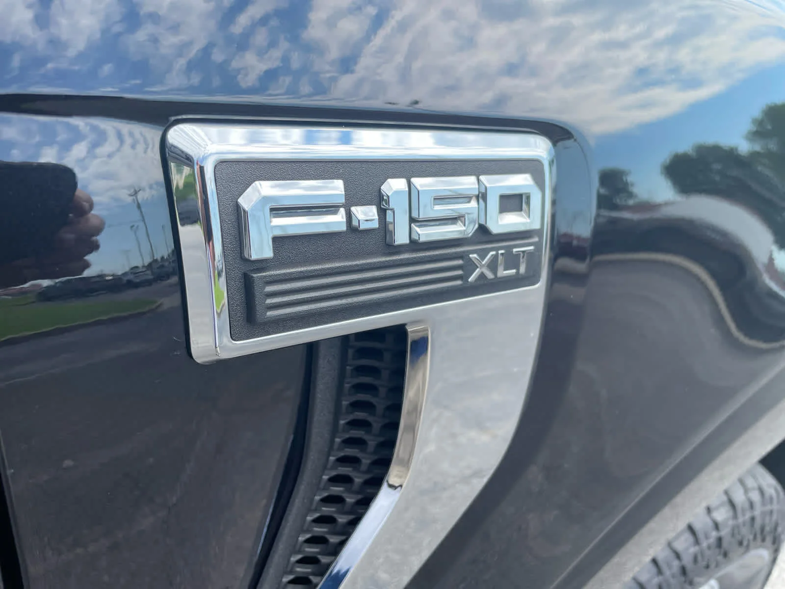 Used 2023 Agate Black Metallic Ford XLT image 8