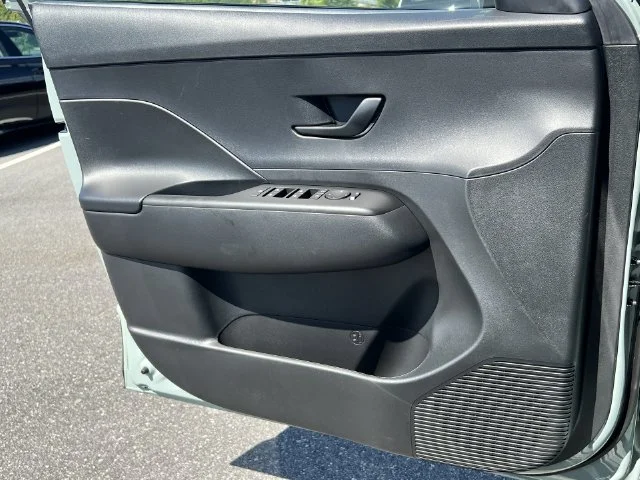 Used 2027 Green Hyundai SE image 27