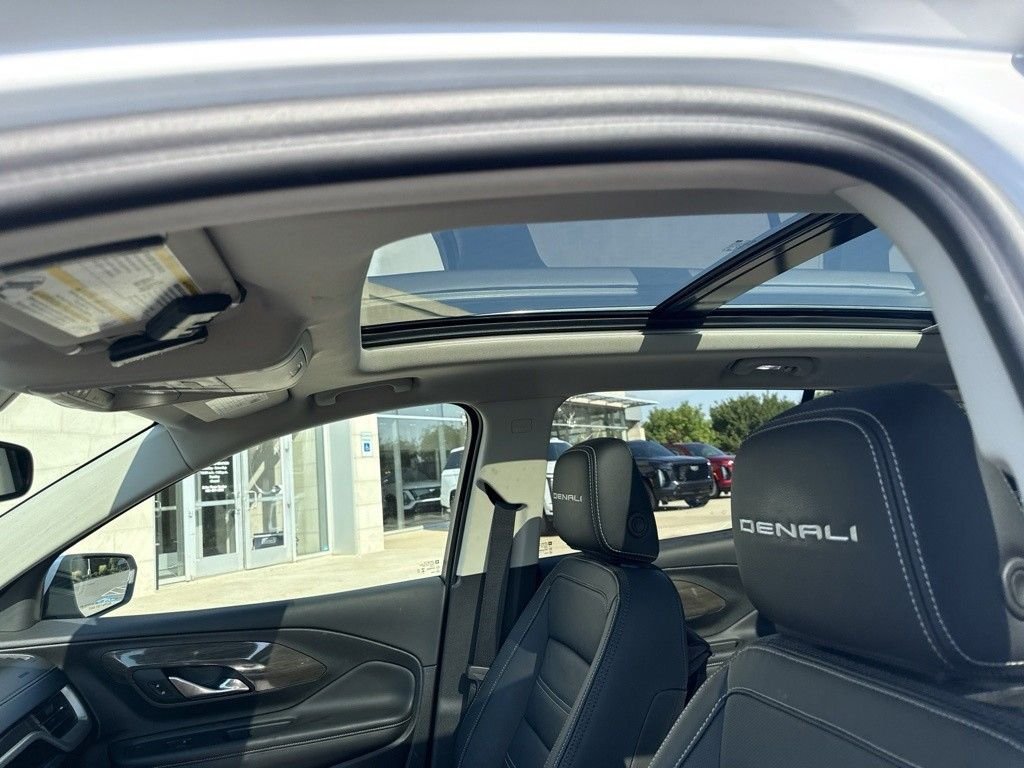 Used 2024 White GMC Denali image 11