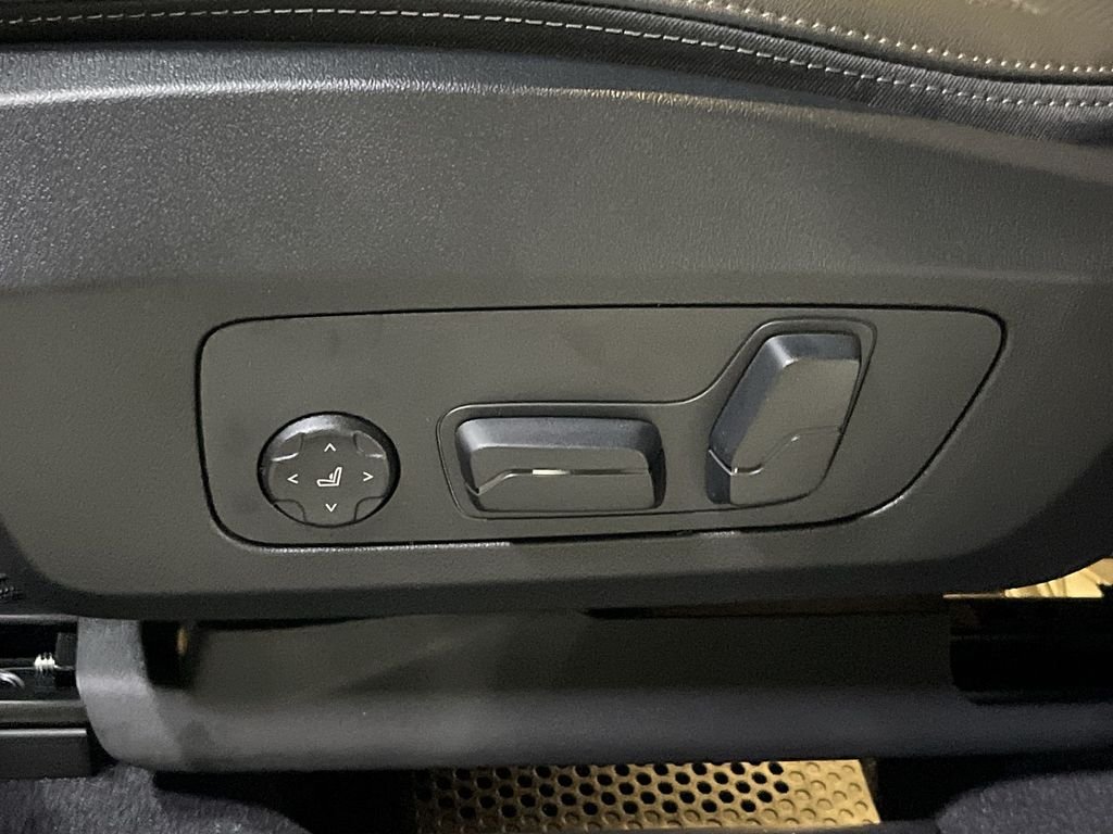 Used 2026 Gray BMW xDrive28i image 12