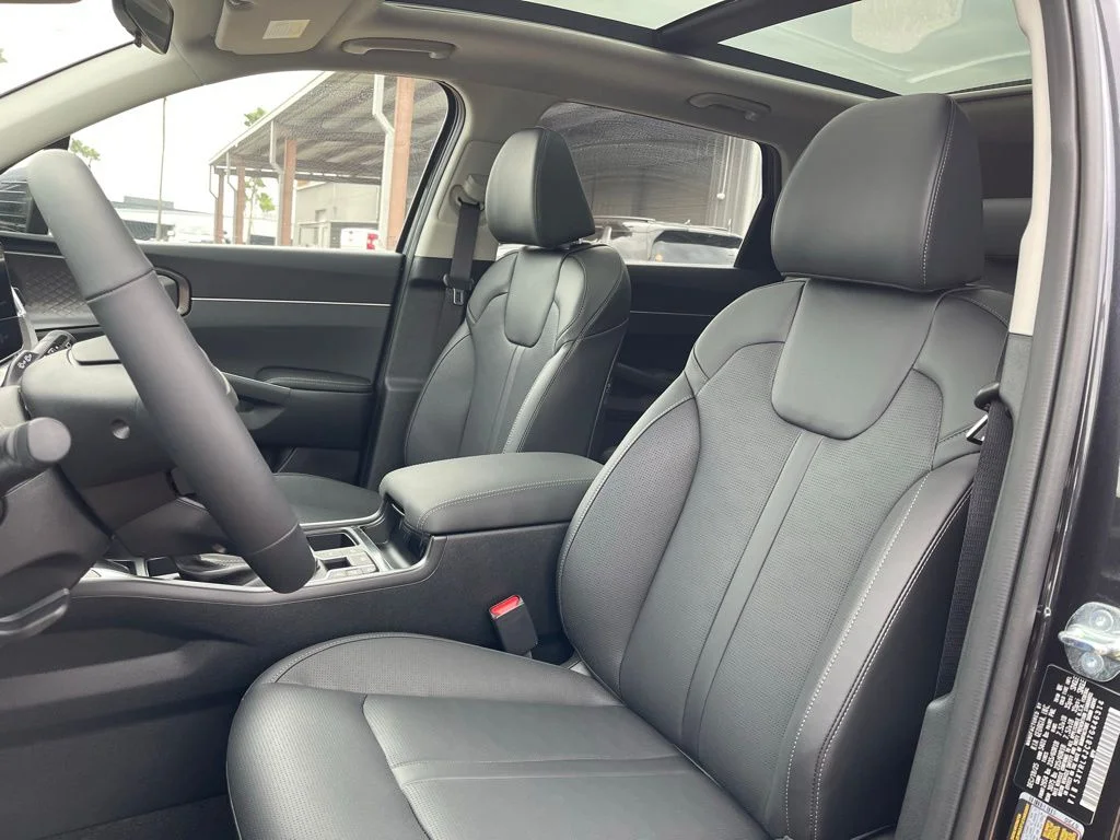 New 2026 White Kia S image 18