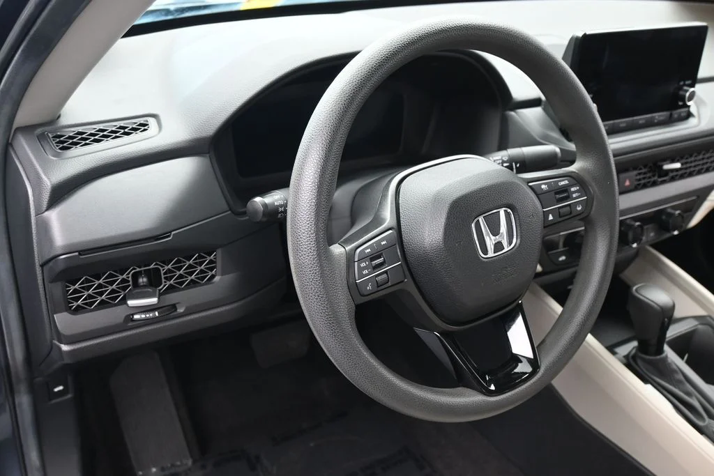 Used 2025 Gray Honda SE image 14