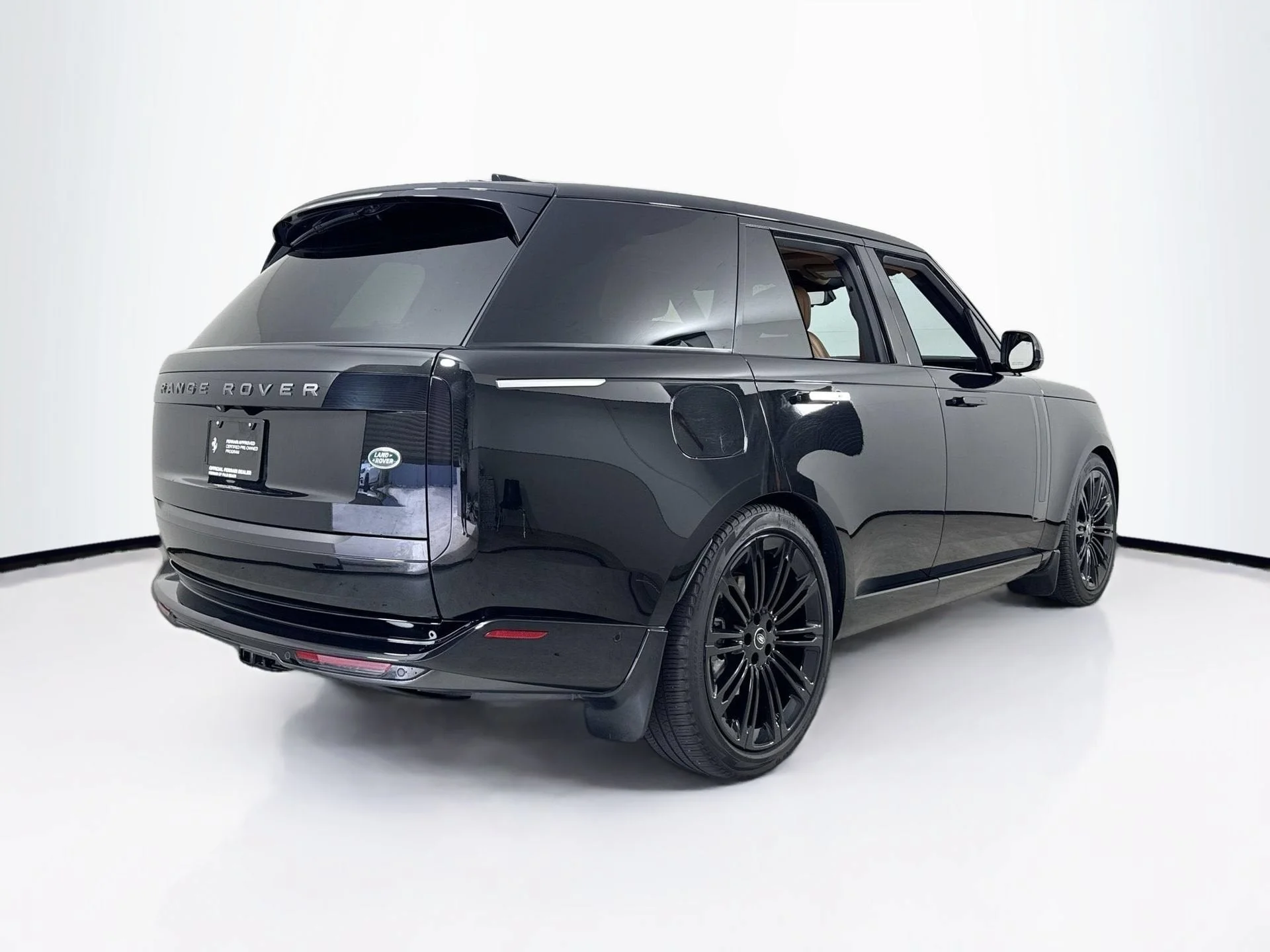 Used 2023 Santorini Black Metallic Land Rover SE image 7