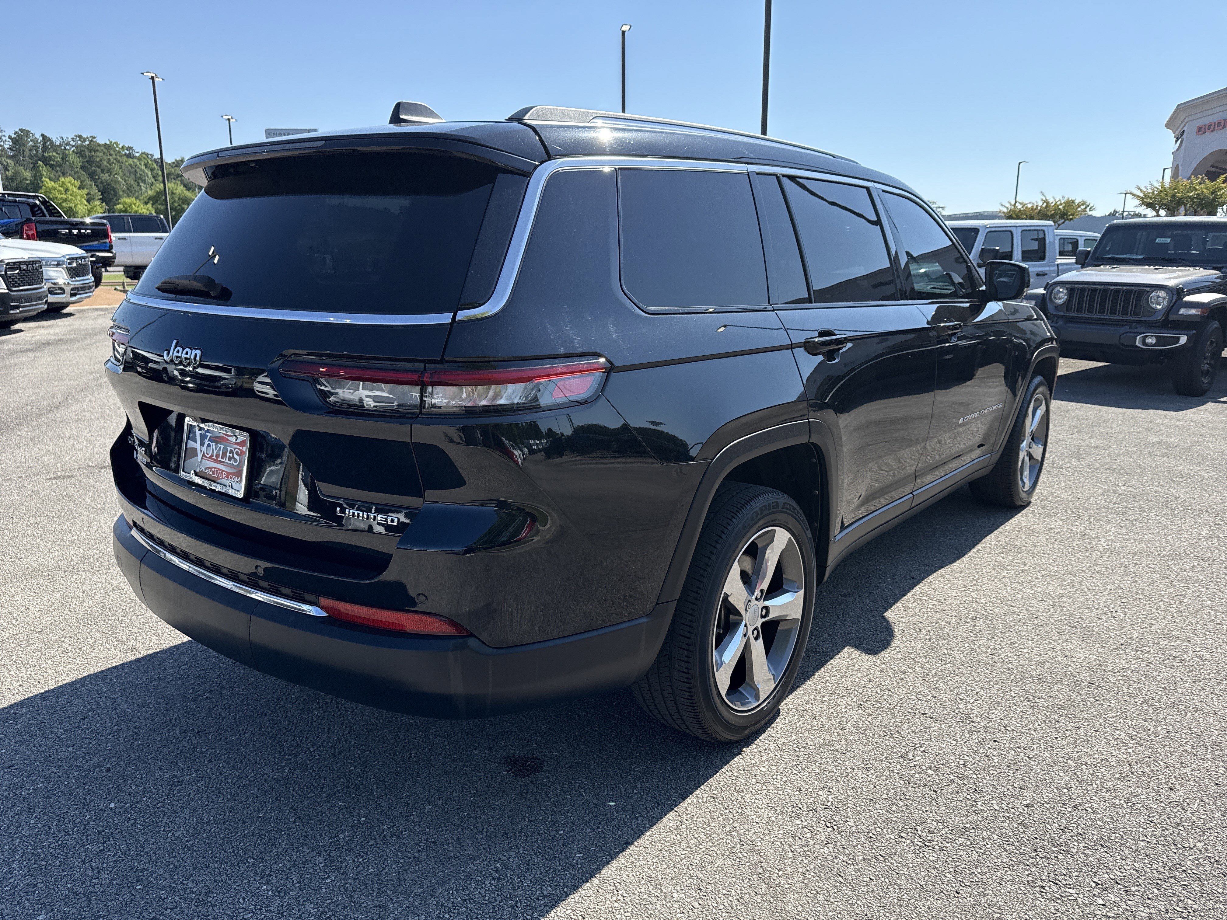 Used 2021 Diamond Black Crystal Pearlcoat Jeep Limited image 7
