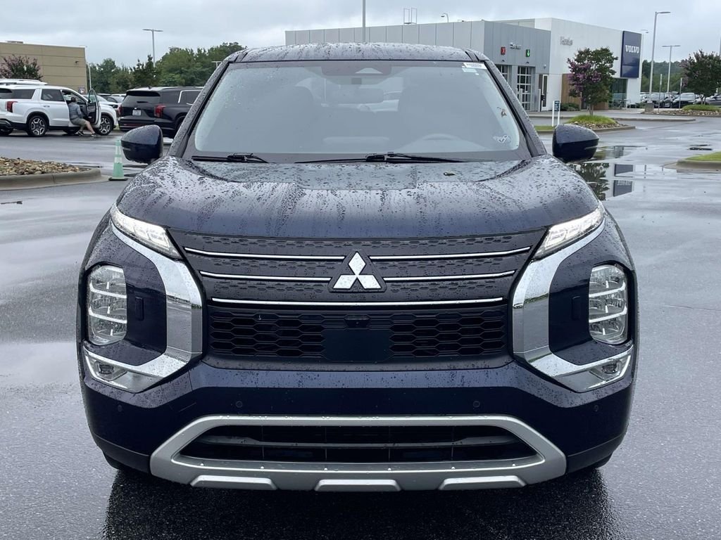 Used 2025 Cosmic Blue Metallic Mitsubishi SE image 24